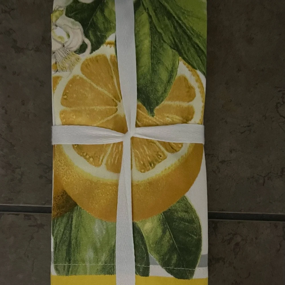 - NWT Williams & Sonoma Meyer Lemon Napkins Set of (4)